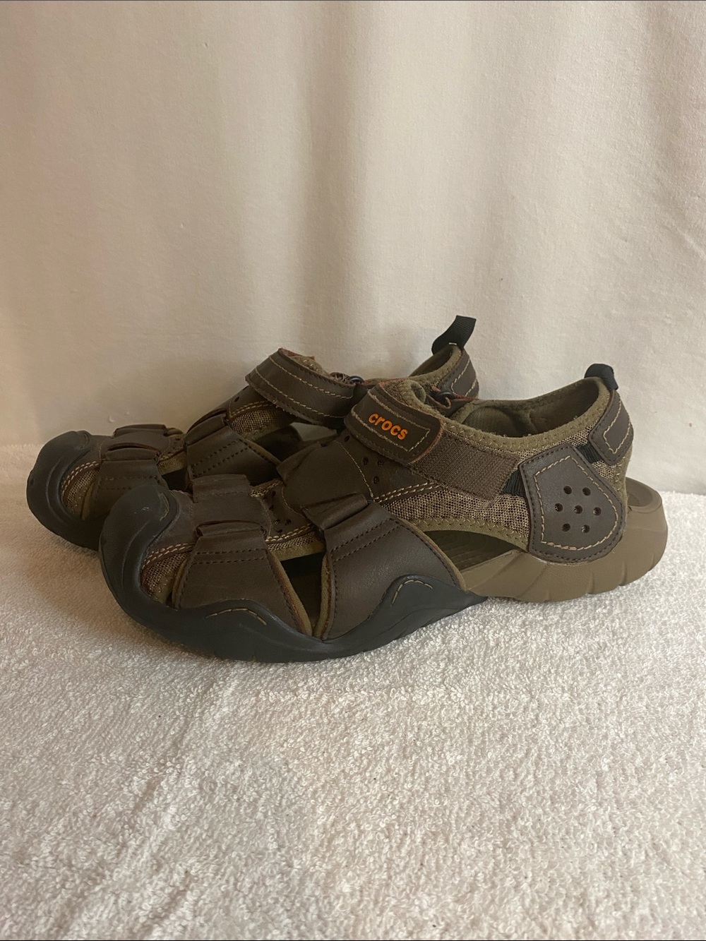Crocs Swiftwater fisherman sandals size 9 brown black
